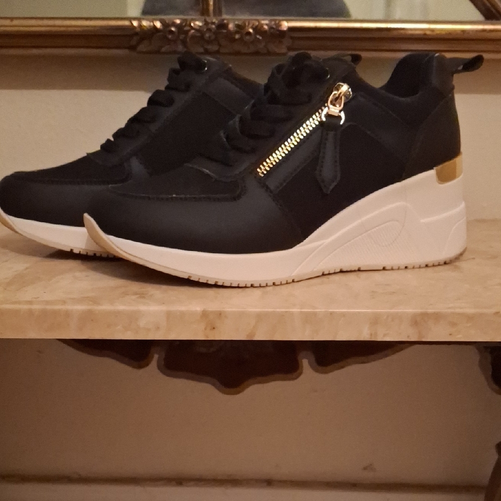 Black and White Women's Sneakers